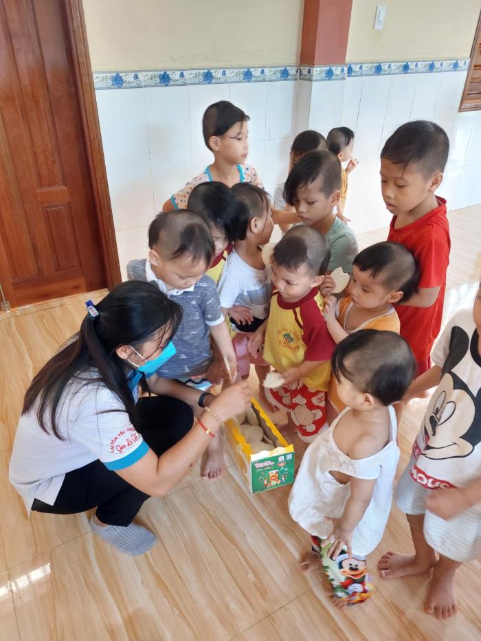 Trao quà cho trẻ mồ côi tại chùa Thiện Tâm, chùa Phước Hải - Bình Thuận (ngày 19/02/2022)